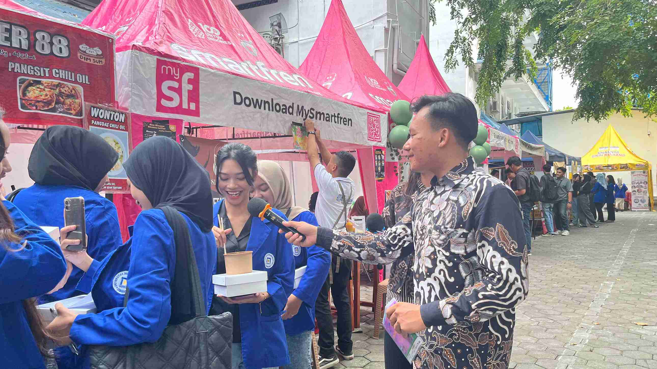 12. Kunjungan Ke Stand dan Ishoma Dhuhur